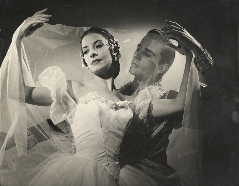 Photo: Alicia Alonso as Giselle with Reyes Fernández, 1960