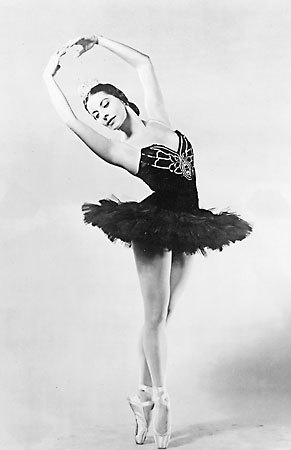 Photo: Alicia Alonso as the Black Swan, 1955