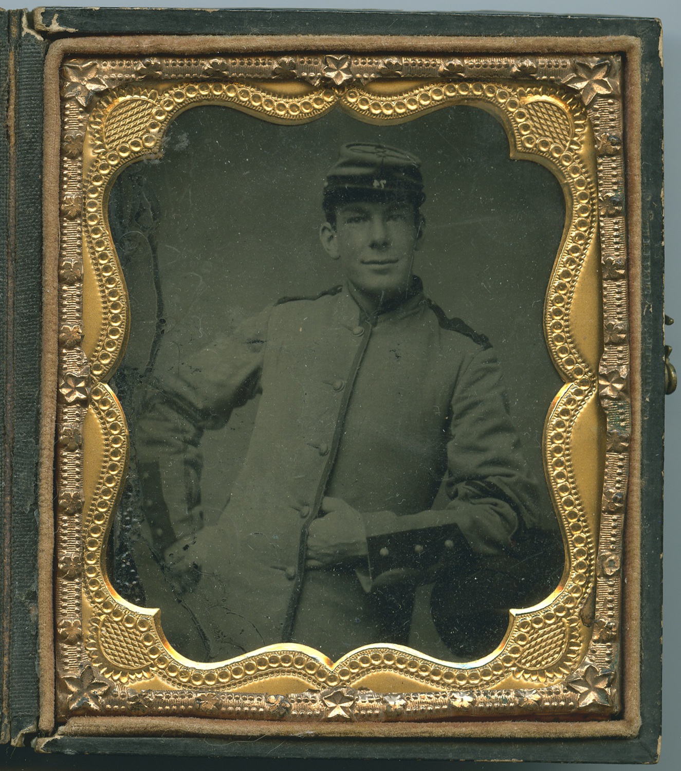 soldier in confederate uniform